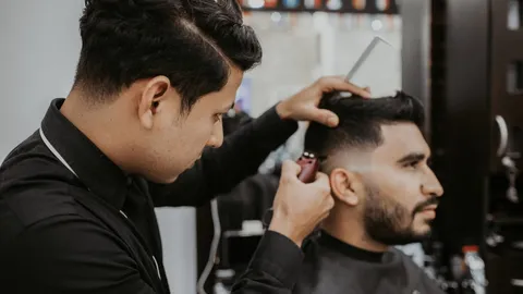Choosing Best Barber for Men’s Hairstyling