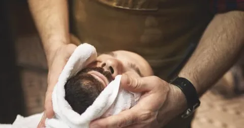 Why Hot Towel Treatments Are a Must at the Best Barbers